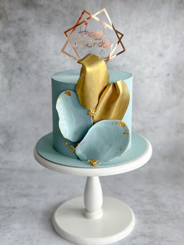          Love Cake  . ...