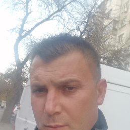 Kosta, 38, 