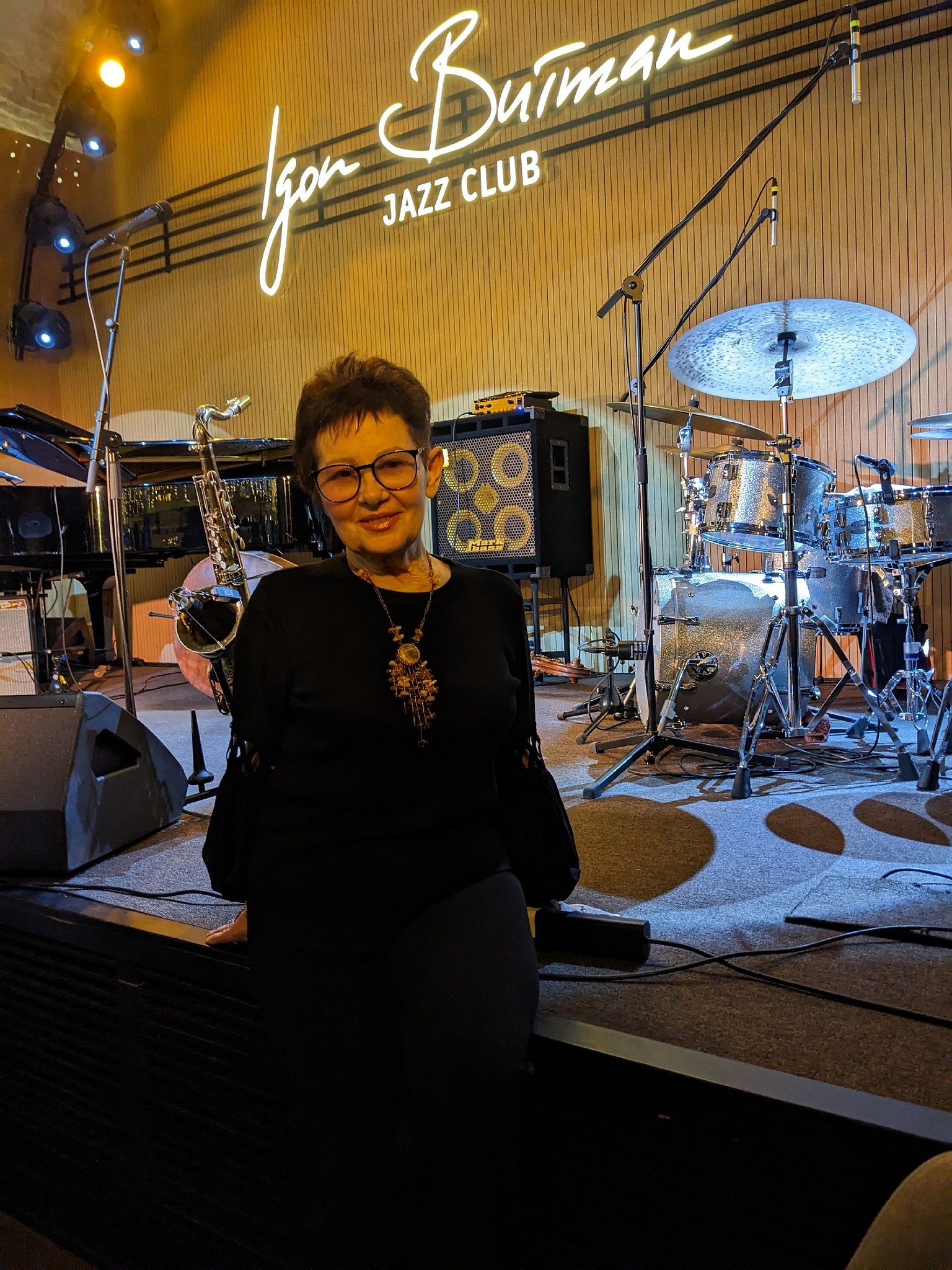   Jazz club  .