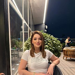 Elena, 25, 