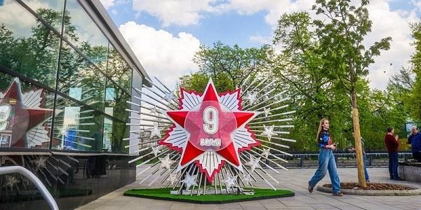 В столице ко Дню Победы будет установлено более четырех тысяч декоративных элементов. На въездах в ...