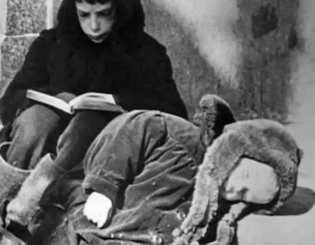 Блокадные судьбы. Блокада ленинграда люди. Блокадный ленинград люди дети. Фото блокадного ленинграда фото. Блокада ленинграда 1941 очередь за хлебом.