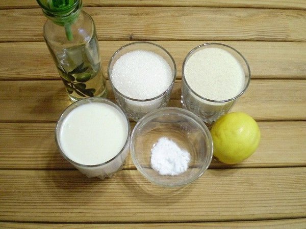Лимонный манник.Замочите манку в кефире с сахаром, оставьте в теплом месте на час. Добавьте лимонный ... - 2