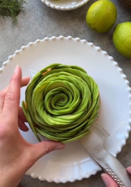 Тартар из копченого лосося - это не только вкусное, но и очень красивое блюдо. Состав: • копченый ... - 6