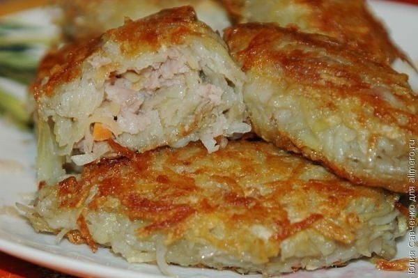 Картофельные зразы с мясным фаршем.Секрет этих зраз в терке, нужно использовать крупную, а не мелкую ...