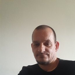 Ferenc, 44, 