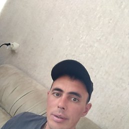 Vasilii, 37, 