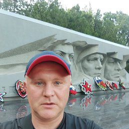 Aleks, 40, 