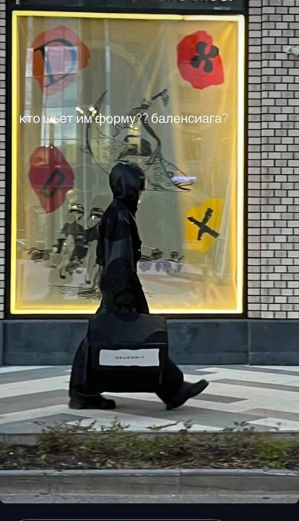  Balenciaga  ,  ?