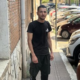 Beni, 32, 