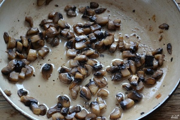 Мясной рулет с грибами и сыром.Не знаете, как приготовить мясной рулет с грибами и сыром, чтобы он ... - 4