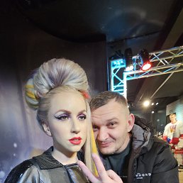 Vitalii, 42, 