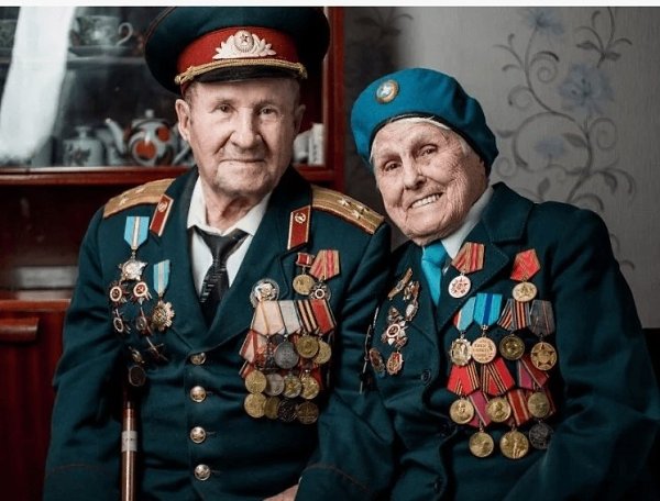 Бойцы СВО — такие же герои, как ветераны Великой Отечественной войны, считает Медведев.По словам ... - 3