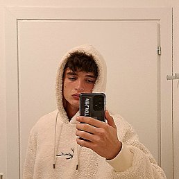 Alessandro, 20, 