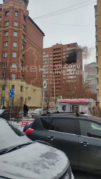 В доме на Алексеева, 107 загорелась квартира на 12 этаже. На месте уже работают пожарные — 16 ...