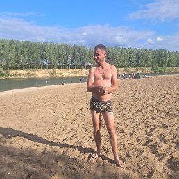 Iurie, 36, 