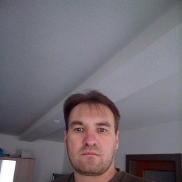 Vikto, 45, 