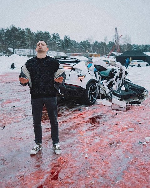 Сегодня в 8 утра произошел арест Асхаба, популяреного блогера. Пока что неизвестны причины, но ... - 3