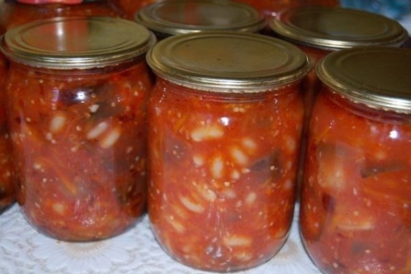 Салат из баклажанов и фасоли.На ночь замочить 0,5 кг. фасоли. Отварить до полуготовности, а тем ...