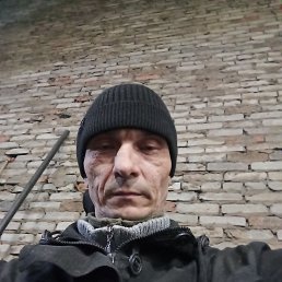 Evgen, 42, 