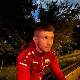 Denis, 22, 