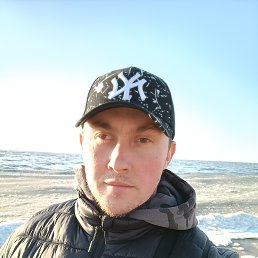 Vitalii, 35, 