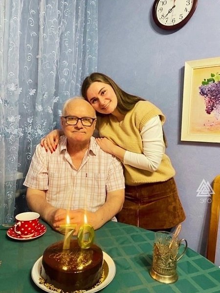 Внучка и дедушка, 20 лет разницы.2000-2024 - 2
