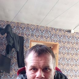 Aleksandr, 39, 