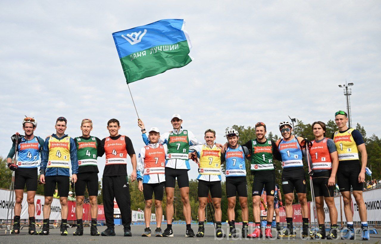 Фотографии церемонии награждения с мужской эстафеты на ЧР-2026. СБР - 2