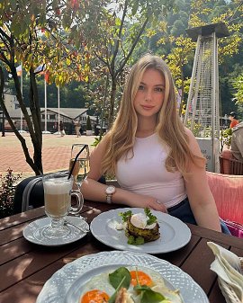  , 27 , Los Angeles
