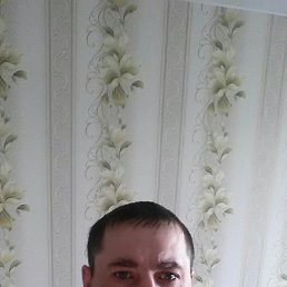 Aleksandr, 40, 