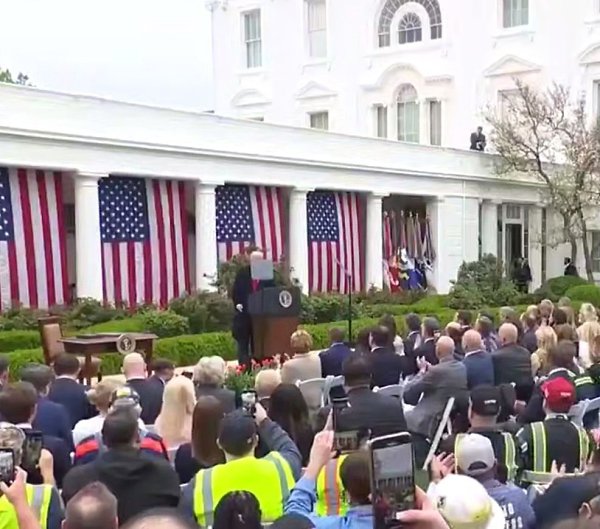 «Золотой век Америки возвращается»: Трамп заявил, что подписывает указ о взаимных пошлинах «по всему ... - 2