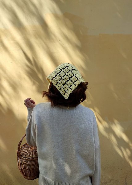 Нежные вязаные косыночки — это маленький штрих, который способен превратить образ в утончённый и ... - 3