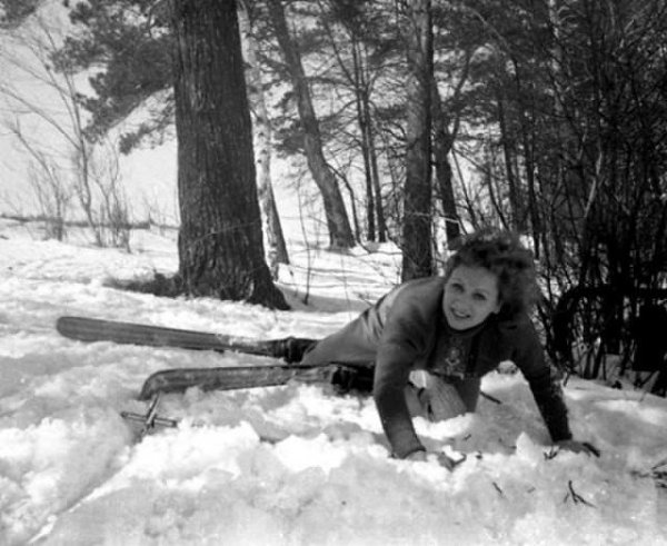 Советская актриса Лидия Смирнова на отдыхе, 1950-е годы