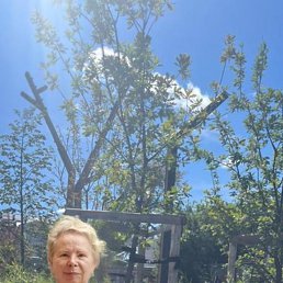Valentina, 66, 