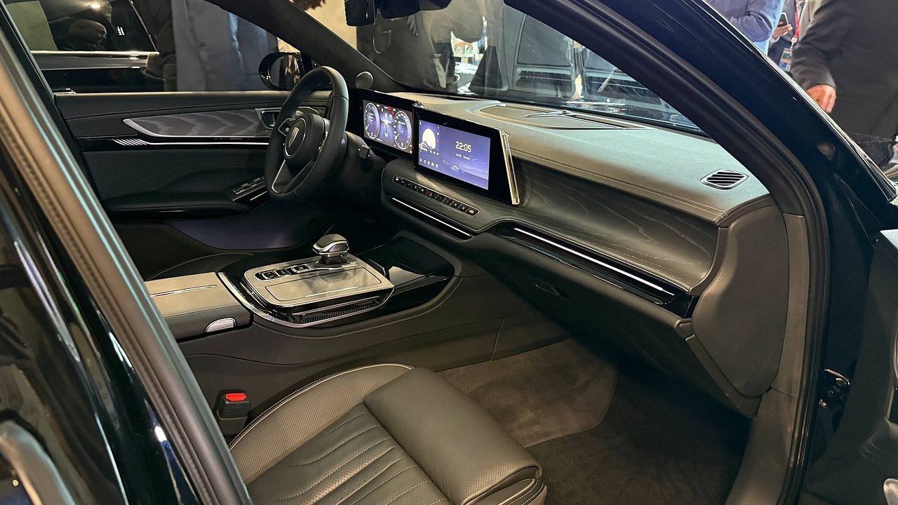 � ������ ����������� ����� Senat 900, ������� ��� ���������� � ��������� Hongqi H9. ������ � �� ���� ... - 5