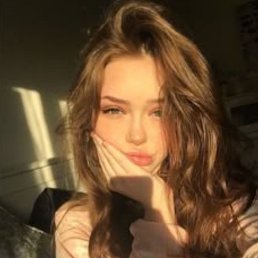 Alesy, 19, 