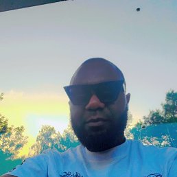 Franck, 33, 
