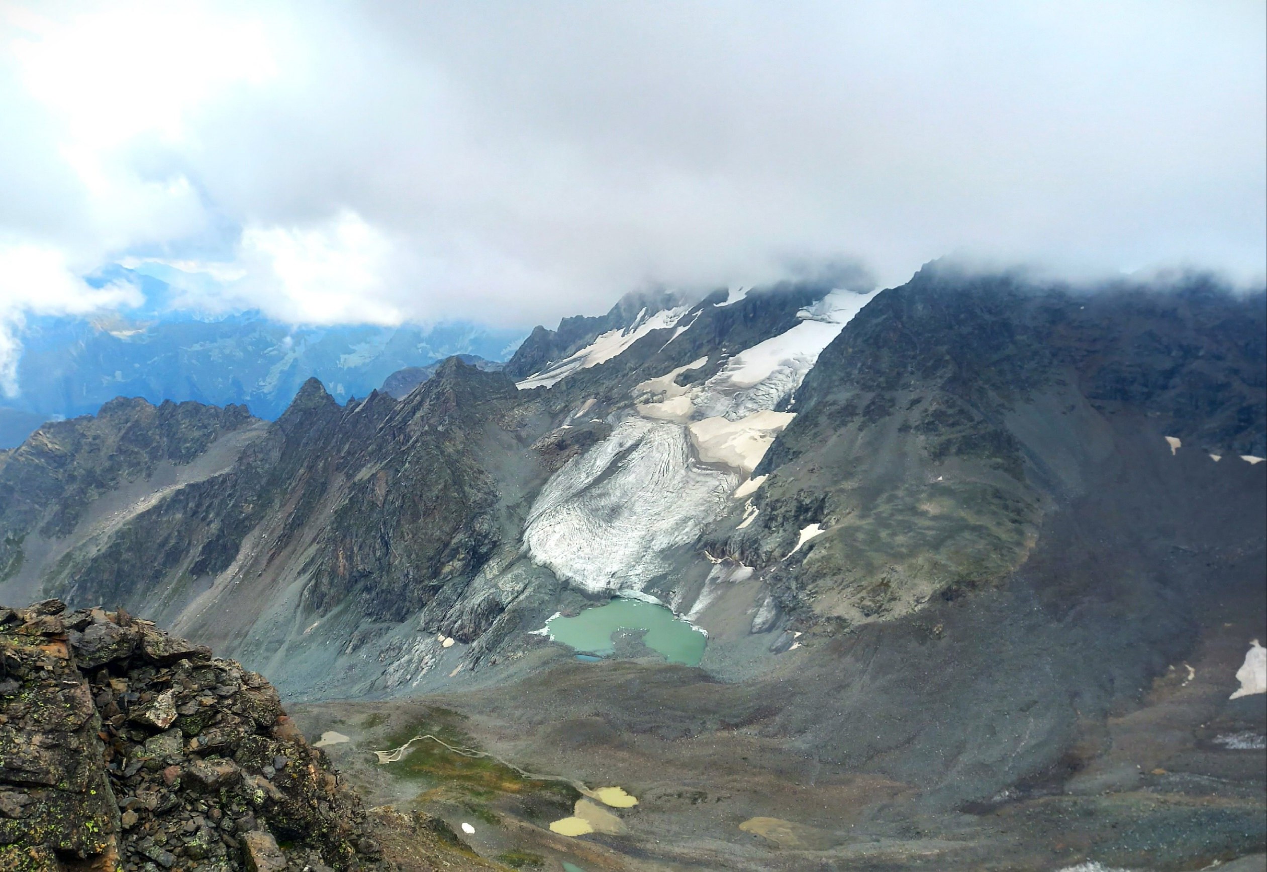 Makcu - 15  2025  19:18 - 2