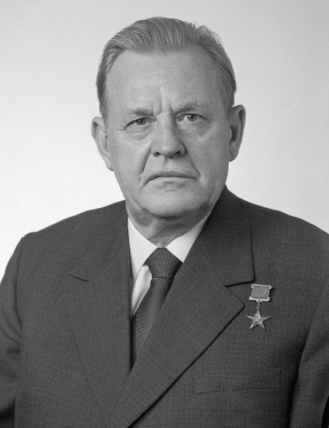 Бутома Борис Евстафьевич, (11 мая 1907 - 11 июля 1976) - Герой Социалистического Труда, председатель ...