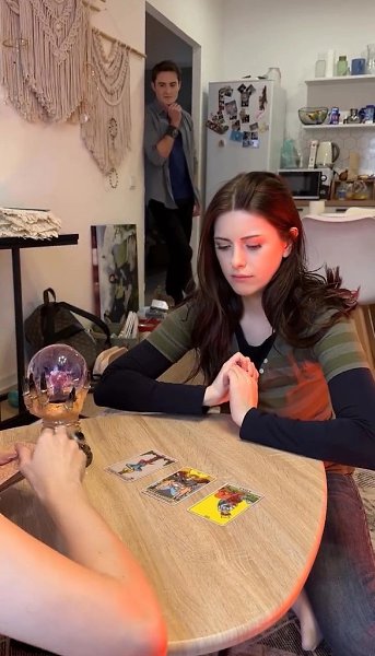 «Сумерки. Часть 2»: 16-летняя Белла Лебедева беременна.