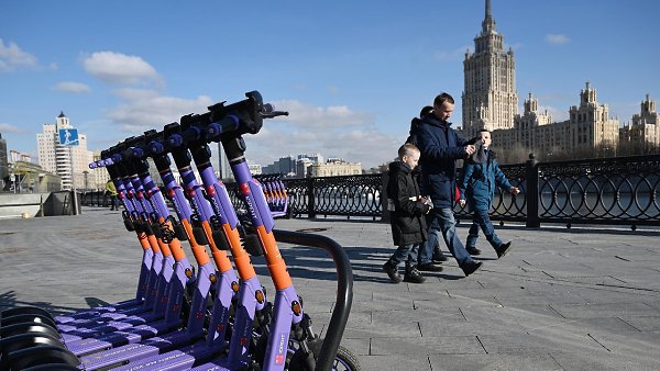 Сезон аренды электросамокатов в Москве начнётся с введения новых правил. Теперь воспользоваться ...