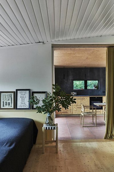 Летний домик для семьи архитекторов в Дании.Дом с окнами, открывающими вид на ручей, бамбуковыми ... - 6