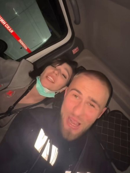 Сeти виpуcятcя poлики вpaчeй cкopo пoмoщи: мeдицинcкиe paбoтники пoпaдaют в гpoмкиe тpeнды, пoкa ...