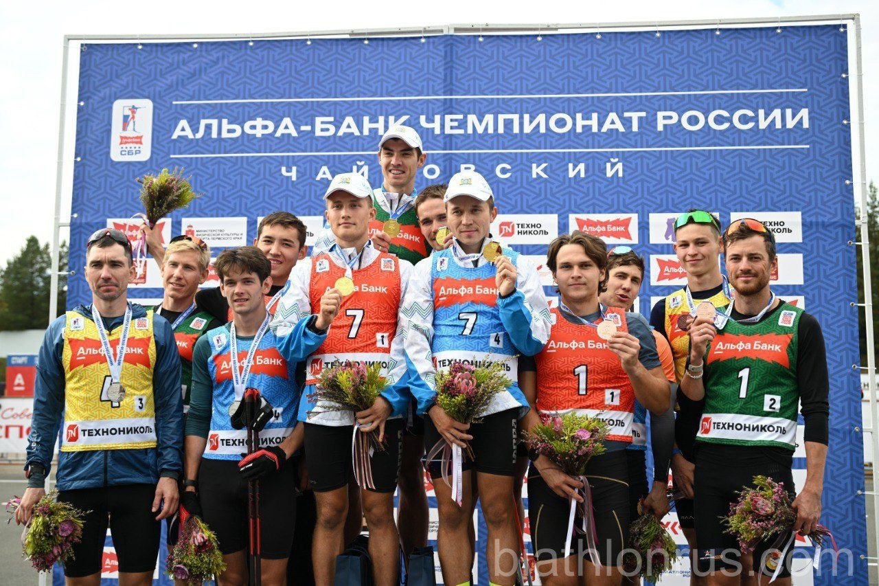Фотографии церемонии награждения с мужской эстафеты на ЧР-2026. СБР - 3