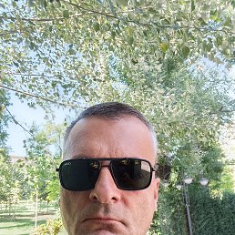 Gio, 45, 
