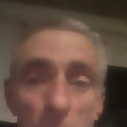 Alek, 44, 