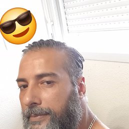 Kiki, 40, 