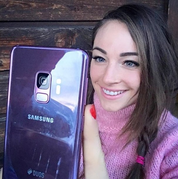 После того, как Доротея Вирер стала рекламировать Самсунг, цены на эти телефоны обвалились. Новый ...