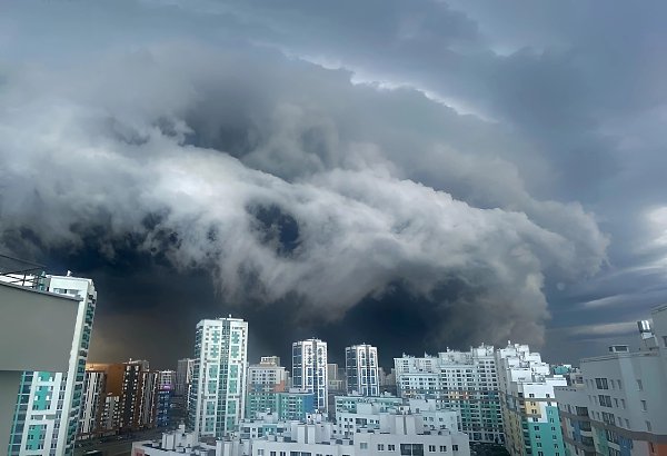 Начал просто фоткать. Такое ощущение, будто море за окном - 4